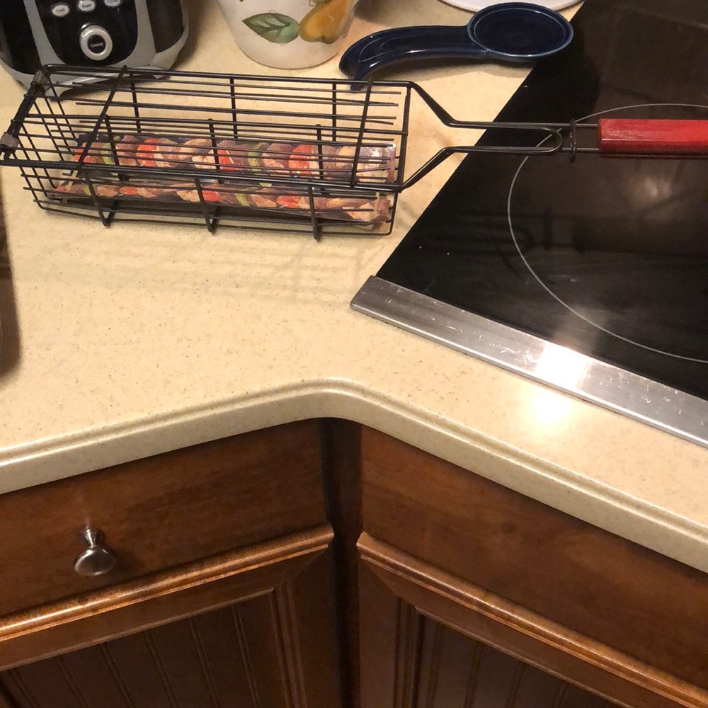 Shish kabob basket for grilling